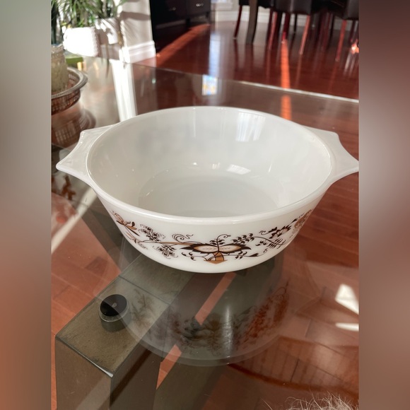 Vintage Pyrex JAJ Brown Floral Vine casserole dish. Made in England - Picture 6 of 7